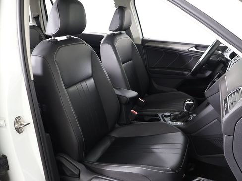 Used 2023 Volkswagen Tiguan SE w/ Panoramic Sunroof Package AWD/4WD image 33