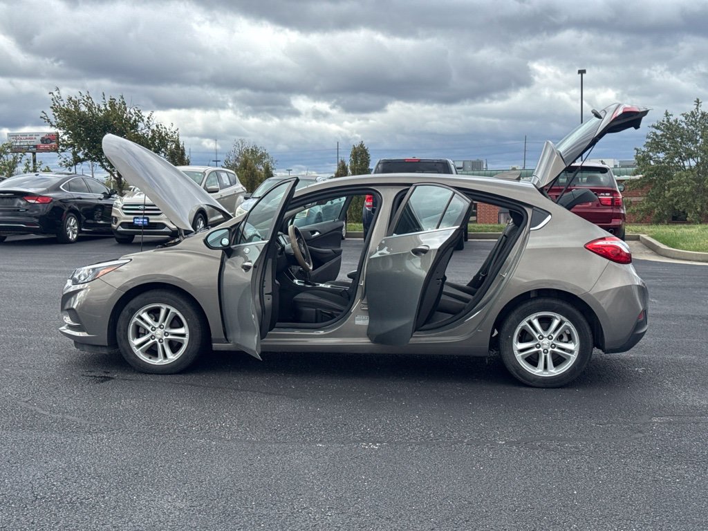 Used 2017 Chevrolet Cruze LT FWD image 19