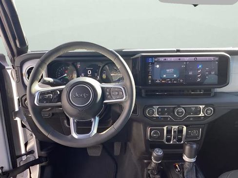 Used 2024 Jeep Wrangler Unlimited Sahara AWD/4WD image 17
