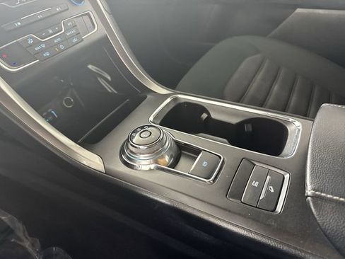 Used 2019 Ford Fusion SE image 16