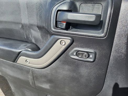 Used 2016 Jeep Wrangler Unlimited Sport image 19