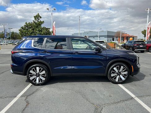 New 2025 Mitsubishi Outlander SE image 48