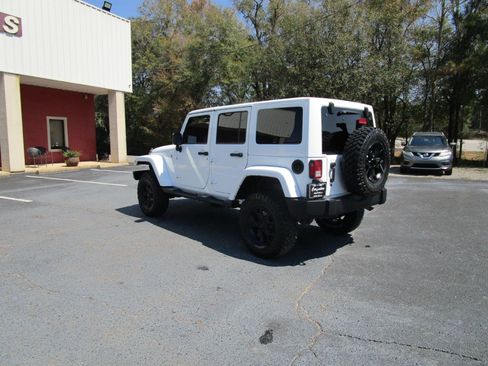 Used 2018 Jeep Wrangler Unlimited Sahara w/ Connectivity Group image 4