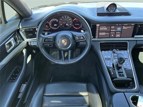 Used 2021 Porsche Panamera image 3