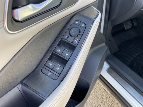 Used 2021 Nissan Rogue SV w/ Premium Package image 11