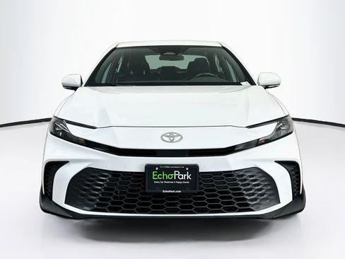 Used 2025 Toyota Camry SE FWD image 2