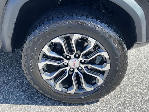 Used 2024 GMC Canyon Denali image 12