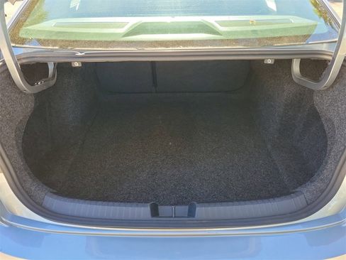 Used 2025 Volkswagen Jetta SE image 8