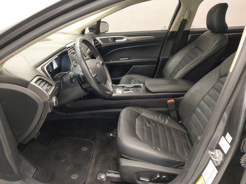 Used 2018 Ford Fusion SE w/ Fusion SE Technology Package image 17