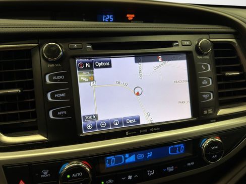 Used 2016 Toyota Highlander XLE FWD image 19