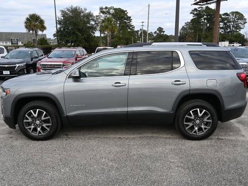 Used 2023 GMC Acadia SLE w/ Driver Convenience Package image 2