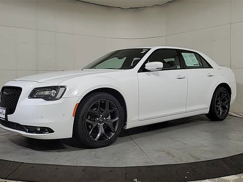 Used 2023 Chrysler 300 S image 4