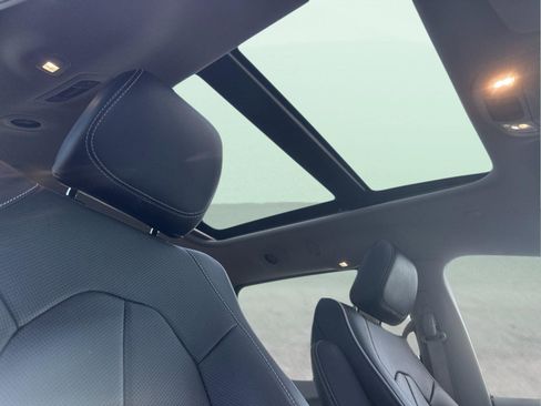 Used 2023 Chrysler Pacifica Limited image 18