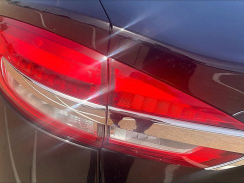 Used 2020 Ford Fusion SE FWD image 31
