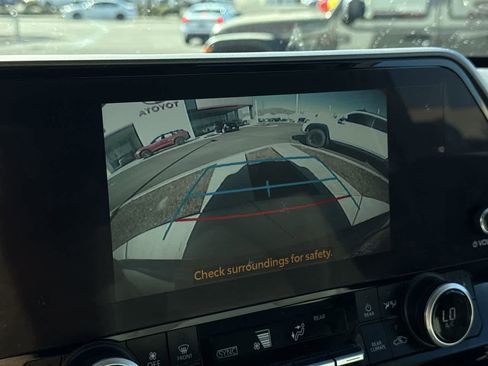 Used 2023 Toyota Highlander XLE image 20