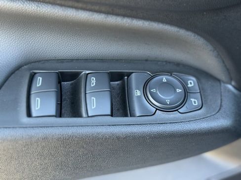 Used 2023 Chevrolet Equinox LT image 23