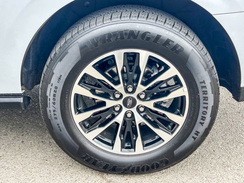 Used 2025 Ford Expedition Platinum AWD/4WD image 11