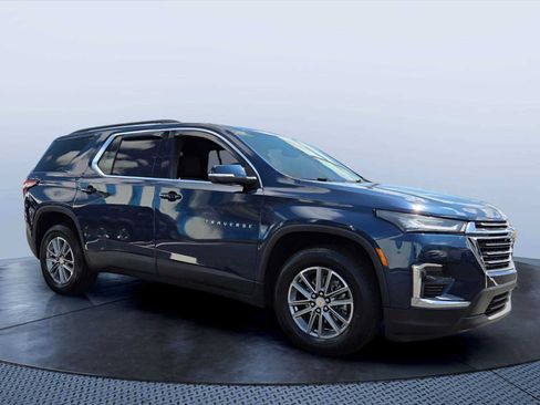 Used 2023 Chevrolet Traverse LT FWD image 1