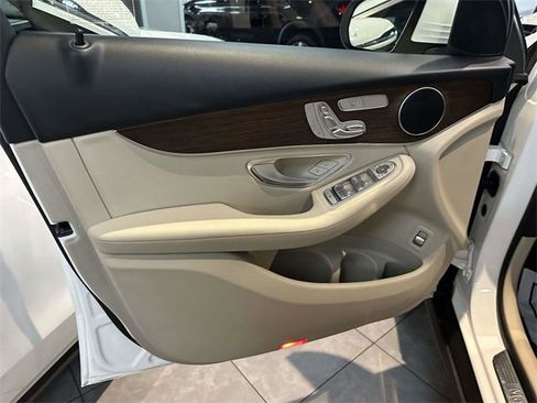 Certified 2022 Mercedes-Benz GLC 300 4MATIC image 9