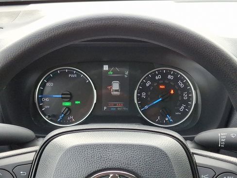 Used 2022 Toyota RAV4 LE image 21