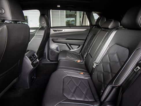 New 2026 Volkswagen Atlas Cross Sport SE FWD image 29