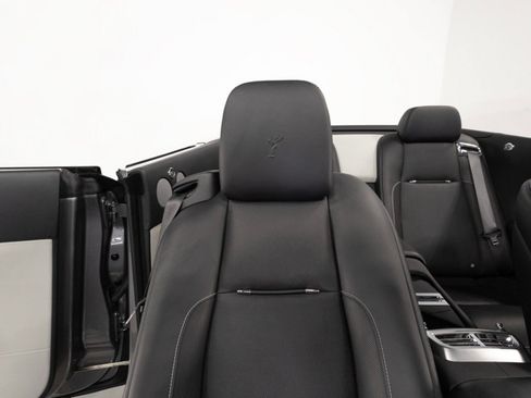Used 2019 Rolls-Royce Dawn RWD image 59