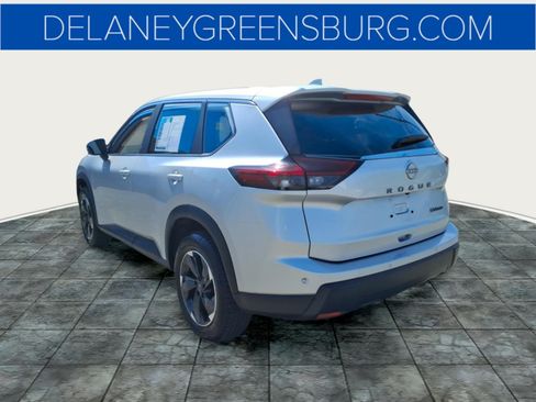 Used 2024 Nissan Rogue SV AWD/4WD image 5