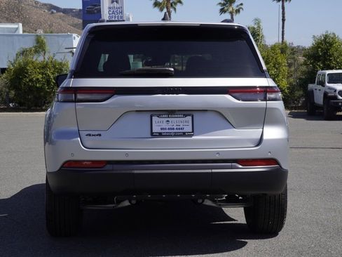 New 2026 Jeep Grand Cherokee Altitude image 5