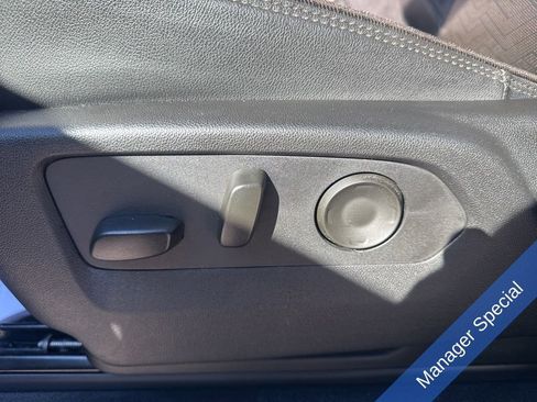 Used 2024 Chevrolet Suburban High Country w/ Premium Package image 28