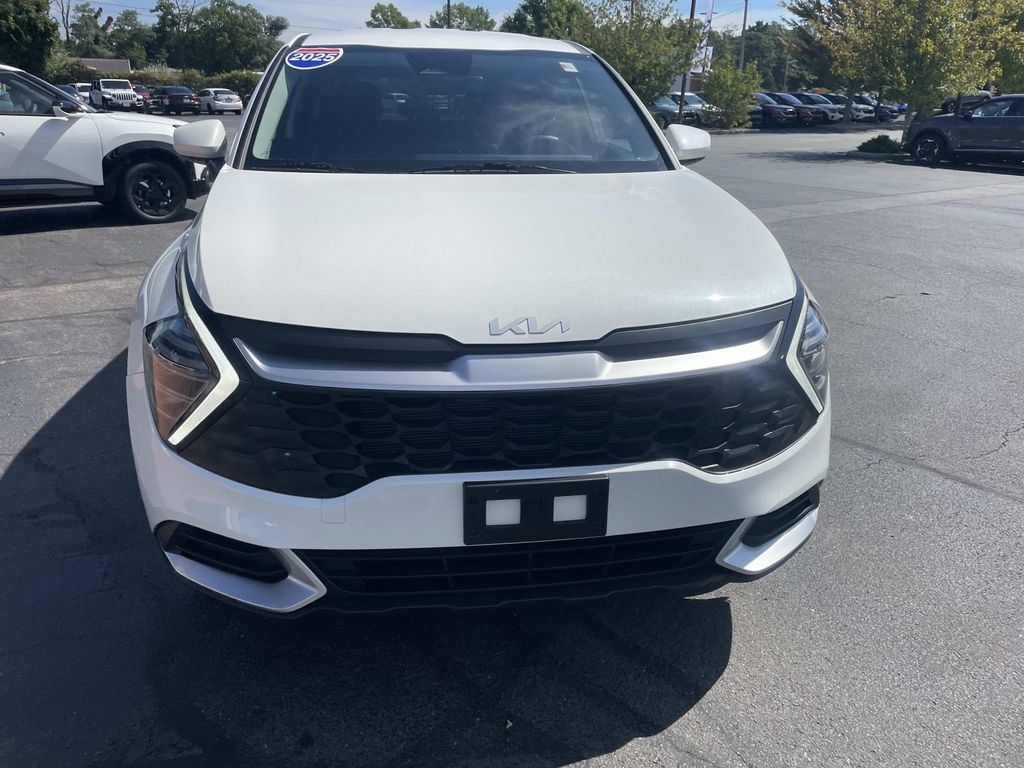 Used 2025 Kia Sportage LX AWD/4WD image 11