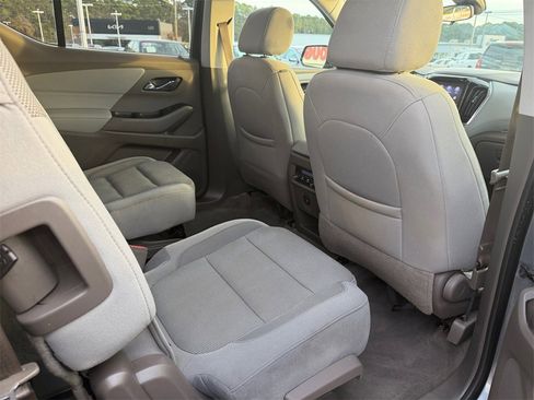 Used 2020 Chevrolet Traverse LT image 17