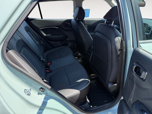 Certified 2025 Hyundai Venue Limited FWD image 18