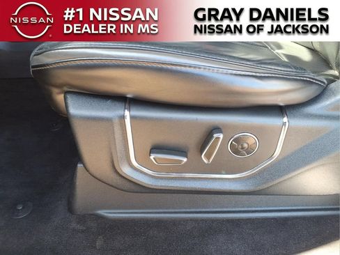 Used 2015 Ford F150 Platinum w/ Equipment Group 701A Luxury AWD/4WD image 12