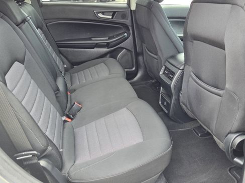 Used 2021 Ford Edge SE image 10