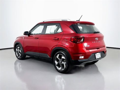 Used 2025 Hyundai Venue Limited image 6