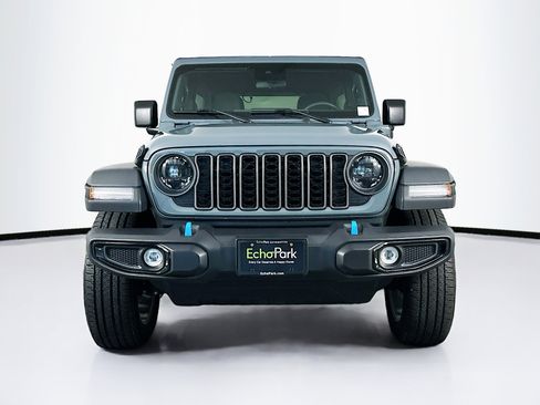 Used 2024 Jeep Wrangler Unlimited w/ Convenience Group AWD/4WD image 2