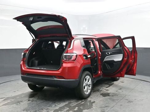 Used 2025 Jeep Compass Latitude AWD/4WD image 38