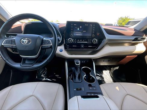 Used 2022 Toyota Highlander XLE image 14