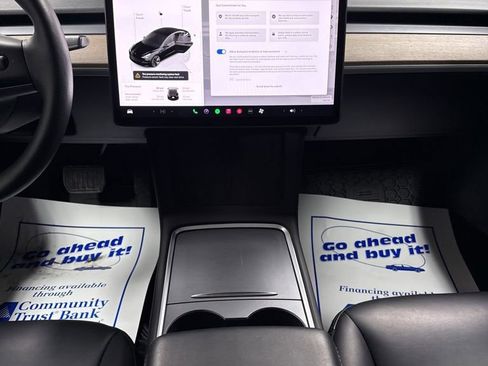 Used 2023 Tesla Model 3 Standard Range image 17