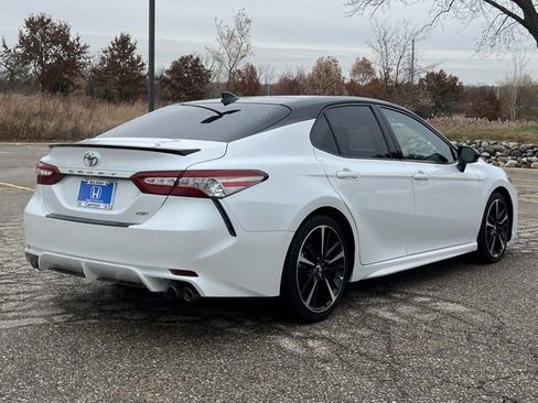 Used 2018 Toyota Camry XSE image 6