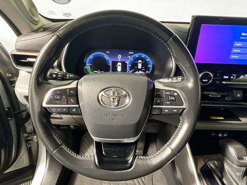 Used 2023 Toyota Highlander Limited image 17