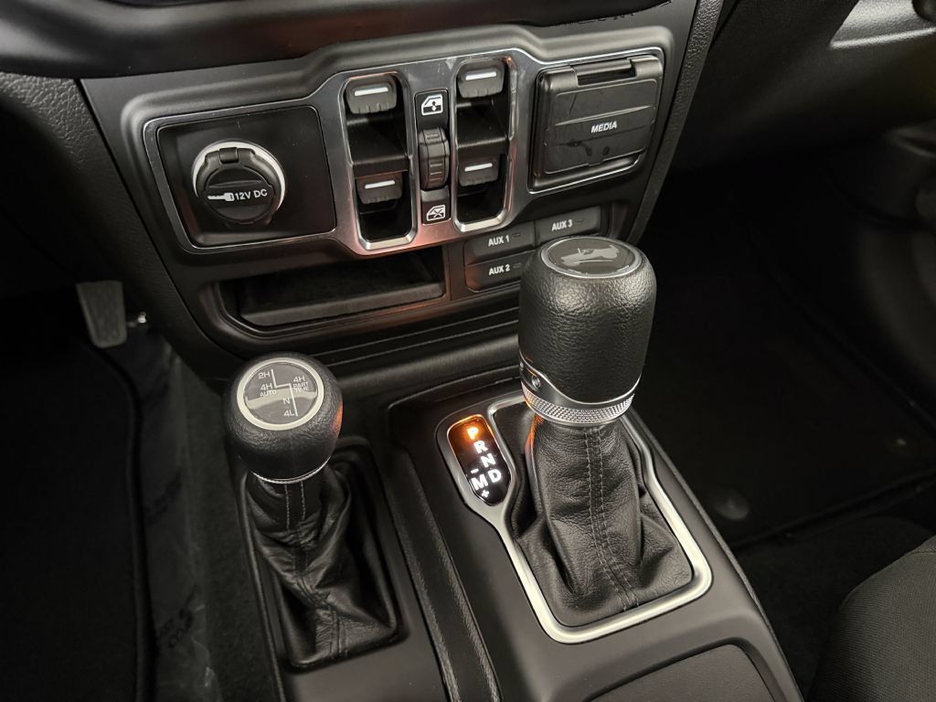 Used 2023 Jeep Wrangler Unlimited w/ Cold Weather Group AWD/4WD image 39