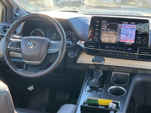 Used 2021 Toyota Sienna Platinum image 22