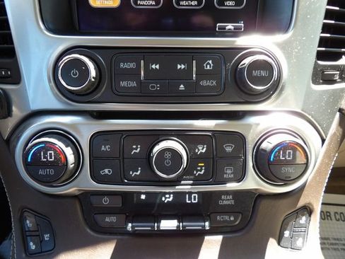 Used 2015 Chevrolet Suburban LTZ RWD image 30