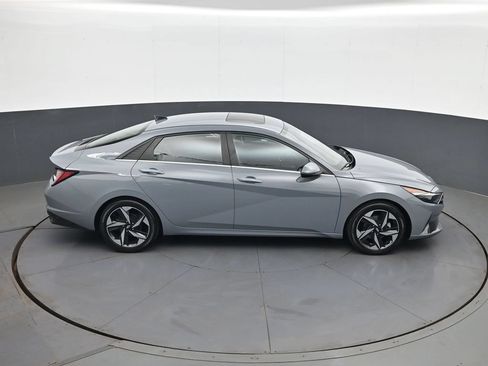 Certified 2021 Hyundai Elantra Limited FWD image 17