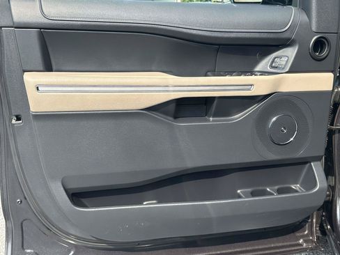 Used 2022 Ford Expedition Limited AWD/4WD image 19