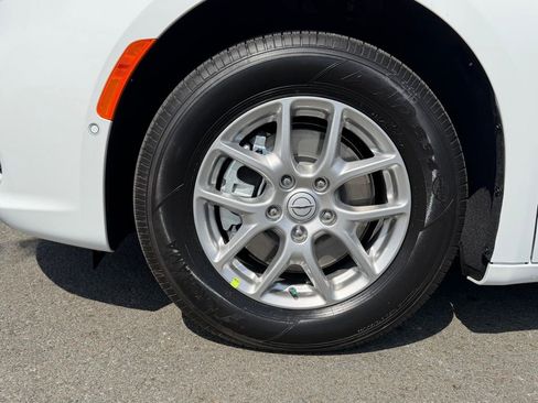 New 2026 Chrysler Pacifica Select FWD image 11
