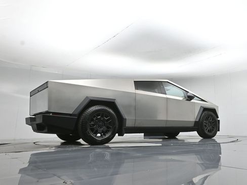 Used 2025 Tesla Cybertruck AWD Crew Cab image 46