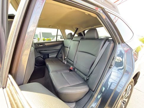 Used 2017 Subaru Outback 2.5i Limited AWD/4WD image 17