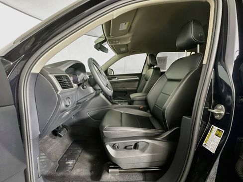 Used 2023 Volkswagen Atlas SE w/ Black Wheel Package FWD image 13